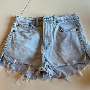 Abercrombie Mom Short High Rise EUC